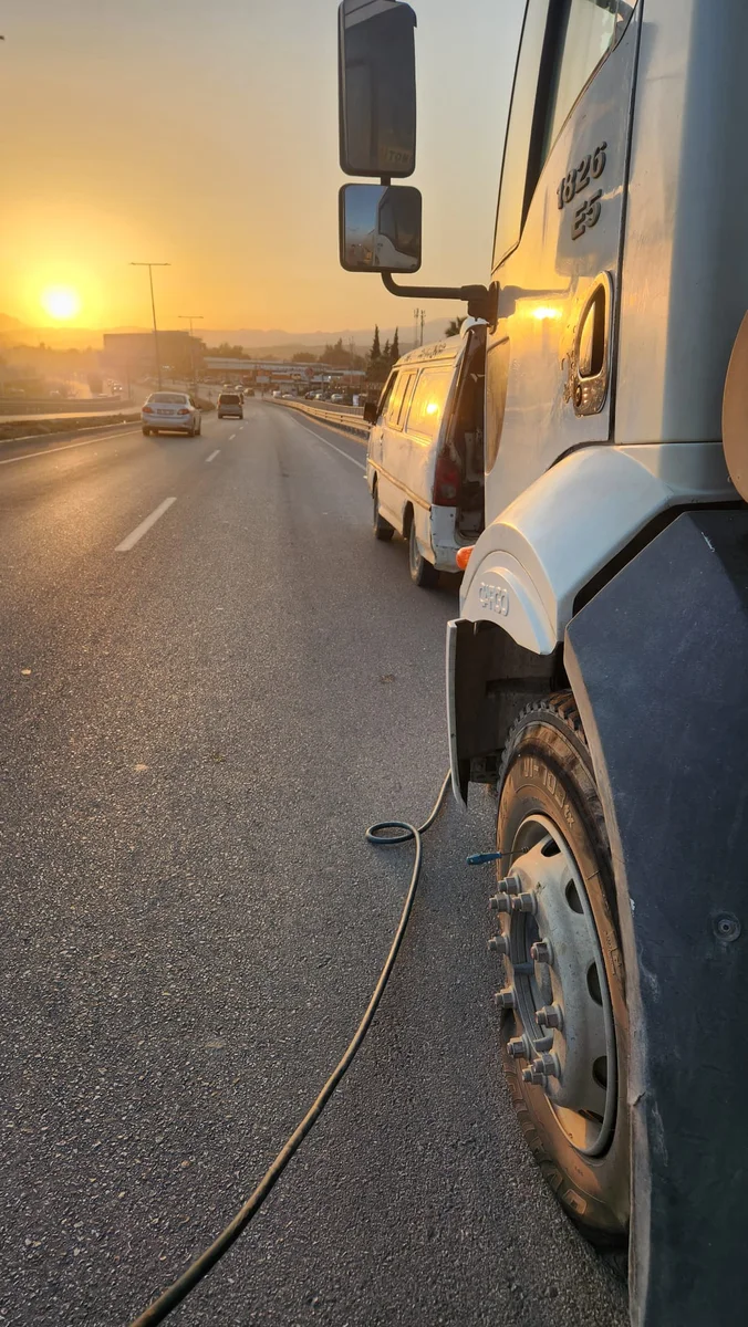 Mobil Servis Aracı ile Yol Kenarı Lastik Müdahalesi